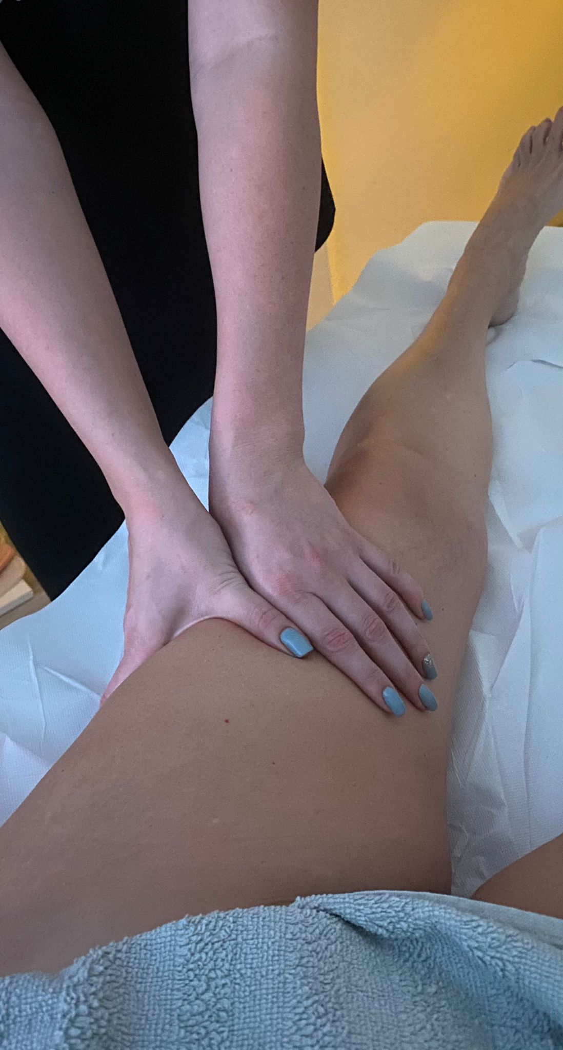 Žena na anticelulitnoj masaži